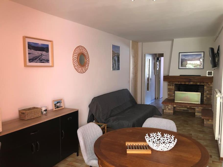 Joli Appartement Avec Terrasse Et Jardin - Vue Sur Montagne Bagnères-de-Bigorre Exterior foto
